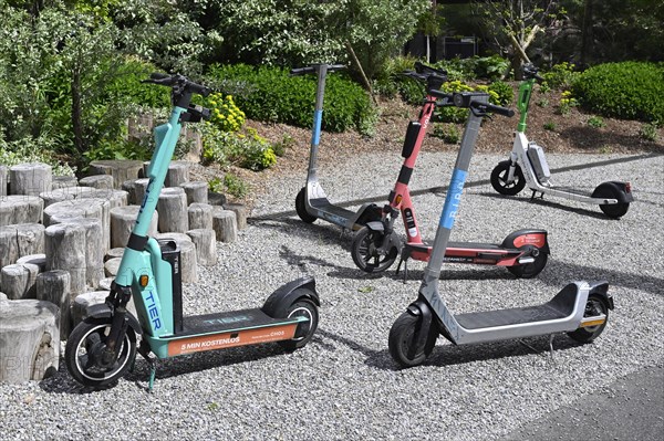 Scooters from Tier, Bird, Voi and Uber