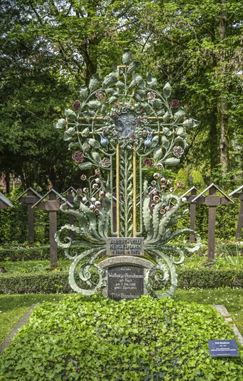 Artistic grave of Fidel Henselmann, Waldbach Cemetery, Offenburg, Baden-Wuerttemberg, Germany, Europe