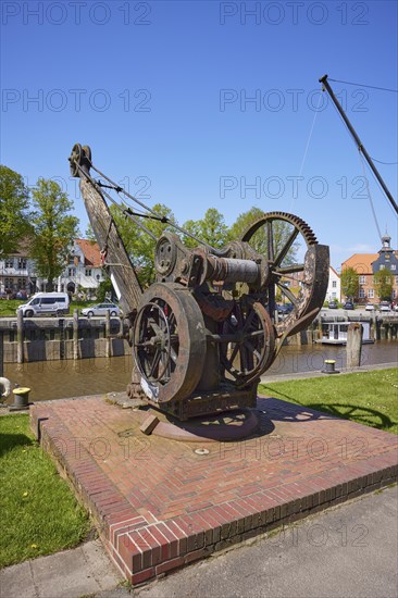 Historic crane, an English hand crane from 1834 in the harbour of Toenning, district of Nordfriesland, Schleswig-Holstein, Germany, Europe