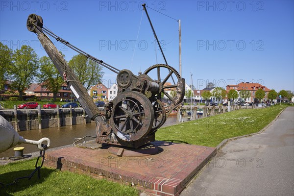 Historic crane, an English hand crane from 1834 in the harbour of Toenning, district of Nordfriesland, Schleswig-Holstein, Germany, Europe