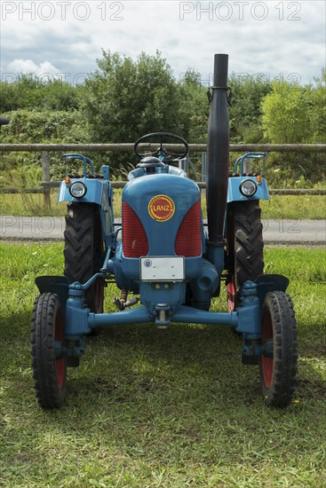 Lanz Bulldog D2216, tractor with yellow-red company logo on light blue painted bonnet, Offenbach, Dreieich, Hesse, Germany, Europe