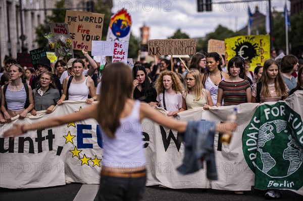 Berlin, 31.05.2024. Climate strike by Fridays For Future with over 13, 000 mostly young people in Berlin, a demonstration for the upcoming EU elections