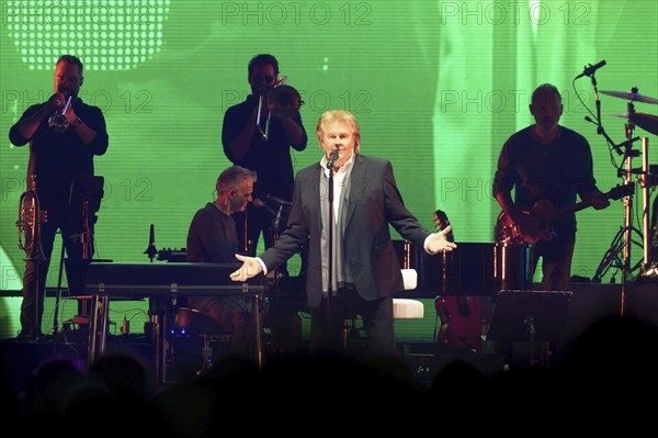 Howard Carpendale live on Let's Do It Again! Tour at the Berlin Uber Arena on 31.05.2024