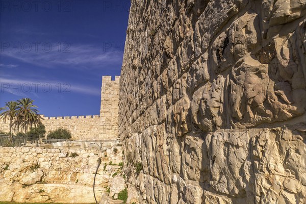 The city wall around th eold town of Jerusalem