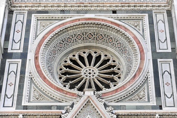 Cattedrale di Santa Maria del Fiore, Cathedral of Santa Maria del Fiore, Florence Cathedral, Florence, Tuscany, Italy, Europe, Close-up of an ornate Gothic rose window on a façade, Europe
