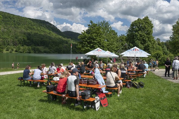 Guests in a garden at the Happburg reservoir, Happurg, Middle Franconia, Bavaria, Germany, Europe