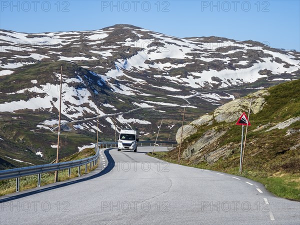 Mountain crossing Sognefjellsvegen, mountain pass over the Sognefjellet, touristic road, at Nedre Oscarshaug viewpoint, Norway, Europe