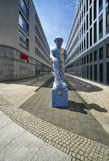 Sculpture Hallescher Schweinehirt by Carsten Theumer opposite the Hallmarkt, Halle an der Saale, Saxony-Anhalt, Germany, Europe