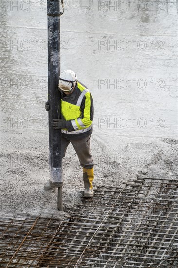 Construction site, concreting, floor, ceiling for a building is concreted, the concrete is pumped onto the reinforced concrete mats