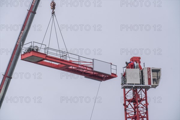 Dismantling of a large construction crane, on a large construction site, housing construction, shell construction is completed, Essen, North Rhine-Westphalia, Germany, Europe