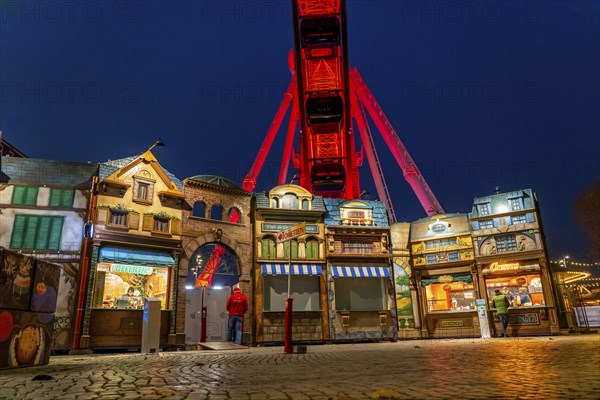 Old town, empty Burgplatz, on the banks of the Rhine, Ferris wheel, Wheel of Vision, with many Christmas market stalls, many closed, usually well filled with visitors, Christmas decorations, during the second lockdown in the Corona crises, Düsseldorf, North Rhine-Westphalia, Germany, Europe