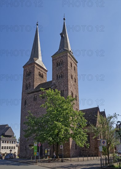 Kiliankirche in the city centre of Höxter. Höxter, Weserbergland, North Rhine-Westphalia, Germany, Europe