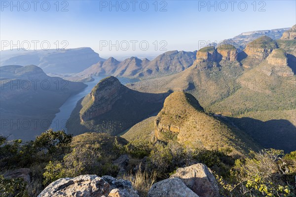 Blyde River Canyon with Three Rondawels peak, view of canyon with Blyde River and Table Mountains, canyon landscape in the evening light, Three Rondavels Viewpoint, Panorama Route, Mpumalanga, South Africa, Africa