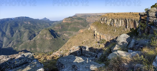 View of the Blyde River gorge, Lowveld Viewpoint, in the evening light, canyon landscape, Blyde River Canyon, Panorama Route, Mpumalanga, South Africa, Africa