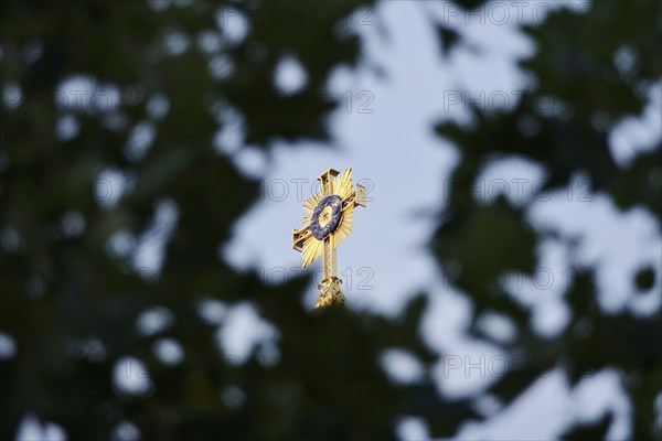 New tower cross of the Church of Our Lady Dresden, presented in 2000 by the Duke of Kent as a gesture of dialogue, Dresden, Saxony, Germany, Europe