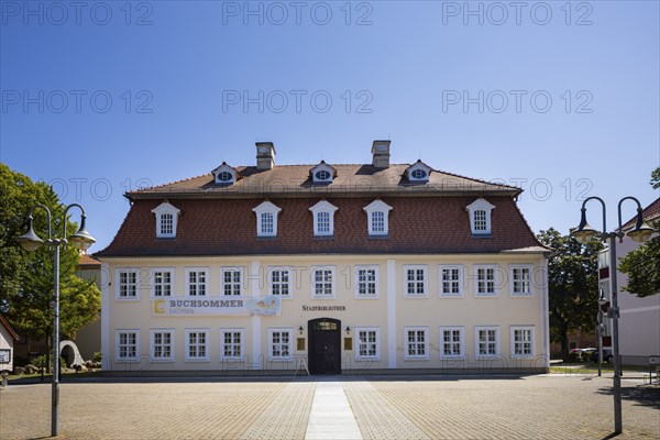 Niesky is a small town in the district of Görlitz in Upper Lusatia. With just under 10, 000 inhabitants, Niesky is one of the smallest towns in the Free State of Saxony to have the status of a large district town. Zinzendorfplatz. Old Pädagogium (built from 1746), now the town library, Niesky, Niesky, Saxony, Germany, Europe