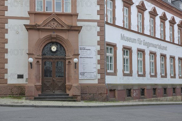 Portal and entrance of the Museum of Contemporary Art, art museum, historical building, inscription, Siegen, Siegerland, North Rhine-Westphalia, Germany, Europe