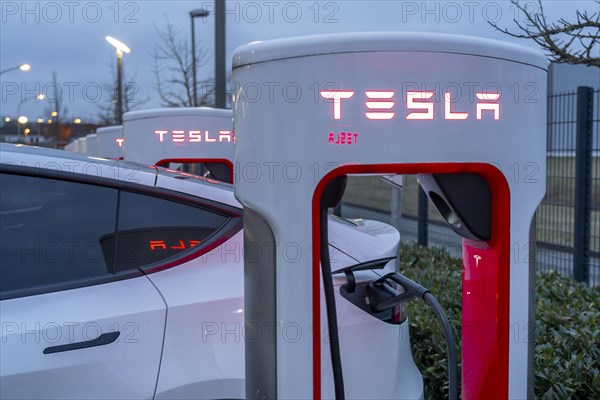 Tesla Supercharger Station, fast charging stations from Tesla, Paderborn, North Rhine-Westphalia, Germany, Europe