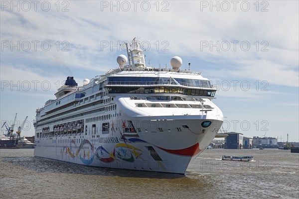 Cruise ship Norwegian Star of the shipping company Norwegian Cruise Line enters the port of Hamburg on the river Elbe, Hamburg. Germany