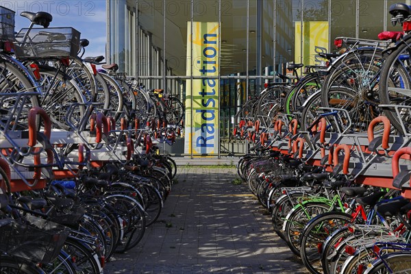 Very many bicycles in the parking spaces of the bike station at the main station, Fahhradhauptstadt, Münster, North Rhine-Westphalia, Germany, Europe