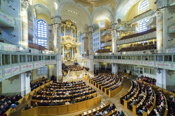 DEU Saxony Dresden (© Sylvio Dittrich +49 1772156417) 70th anniversary of the bombing of Dresden, ceremony in the Dresden Church of Our Lady, which was destroyed during the attack on 13 February 1945 and rebuilt after the political turnaround in 1989, with donations from Germany and abroad