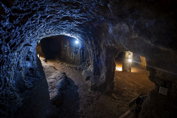 The total length of the passages under Geithain is 1100 m, of which 412 m are currently accessible. It is assumed that the beginnings of the gradual development of the underground passage system lie in the turbulent time in front of the foundation of the town. Guided tours through the passages are possible on request