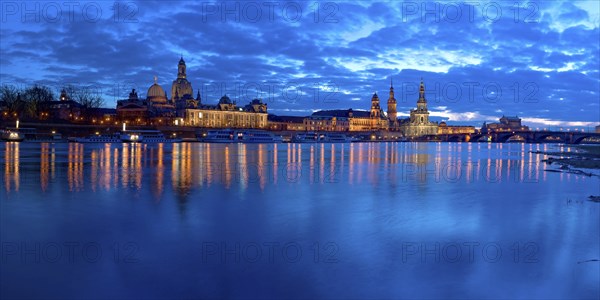 DEU Saxony Dresden Dresden Silhouette