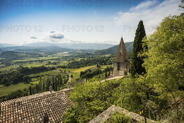 Medieval mountain village, Crestet, Vaucluse department, Provence, Provence-Alpes-Côte dAzur, France, Europe