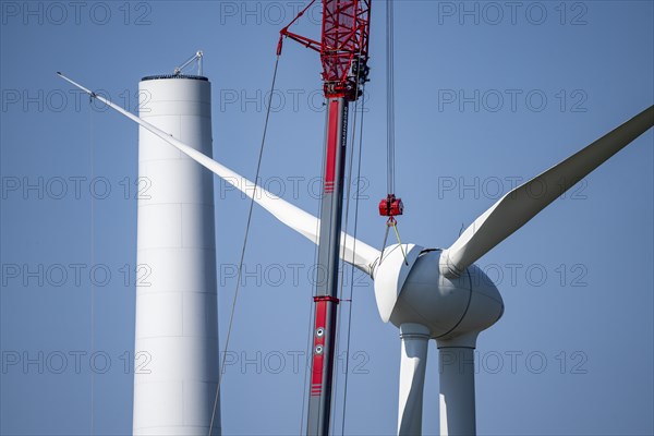 Repowering of a wind farm near Issum, 9 older wind turbines from the manufacturer Enercon (model series E-58) will be dismantled, which have been in operation for over two decades, will be replaced by a total of four Enercon E-160 turbines, under construction, with a total output of 22 megawatts, Lower Rhine, North Rhine-Westphalia, Germany, Europe