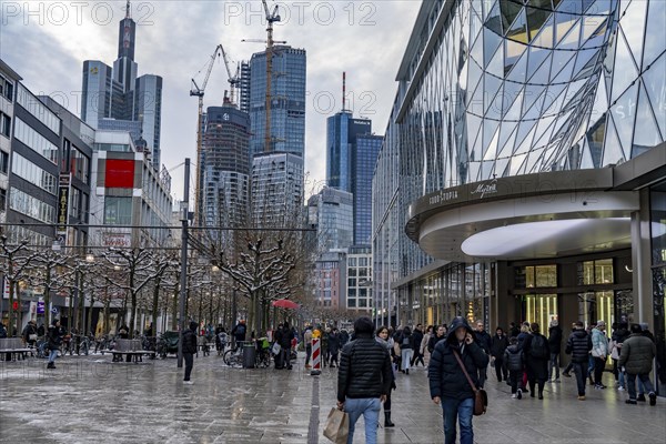 Zeil shopping street, pedestrian zone, winter weather, city centre skyline, banking district, people shopping, Frankfurt am Main, Hesse, Germany, Europe
