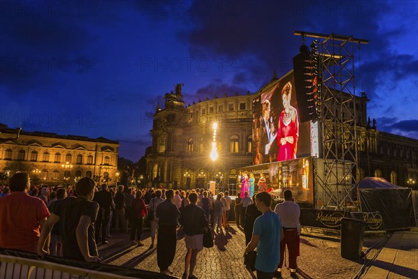 Richard Strauss Gala, broadcast from the Semperoper onto the Theaterplatz