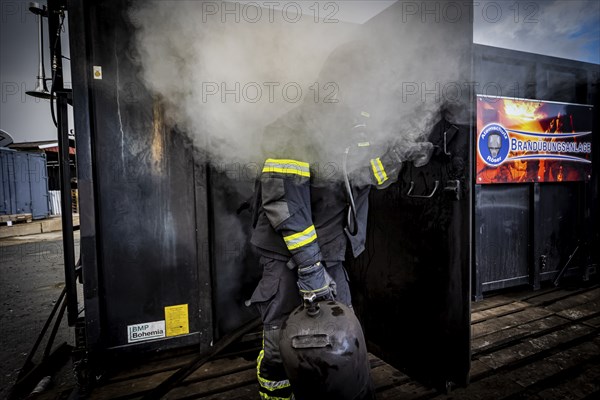 Hot training in the training container