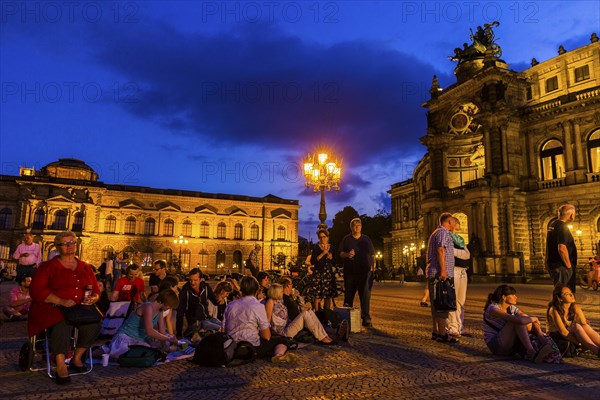 Richard Strauss Gala, broadcast from the Semperoper onto the Theaterplatz