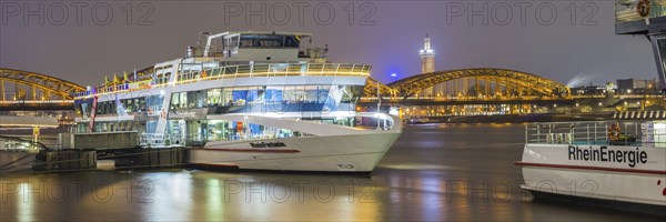 Excursion boat, boat landing stage, Rhine bank, Hohenzollern Bridge, Cologne, Rhineland, North Rhine-Westphalia, Germany, Europe