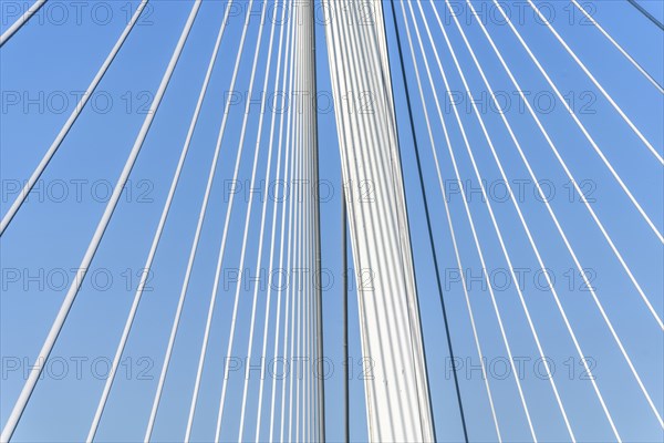 Die Deux-Rives-Fussgängerbrücke zwischen Deutschland und Frankreich in Kehl und Strassburg, ein Symbol der grenzüberschreitenden Zusammenarbeit. Bas-Rhin, Collectivite europeenne d'Alsace, Grand Est