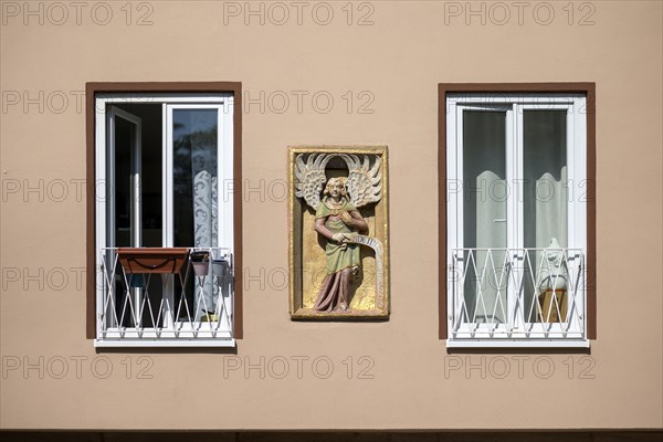 House sign, angel figure, Egidienplatz 9, Nuremberg, Middle Franconia, Bavaria, Germany, Europe