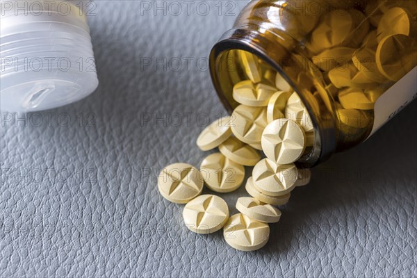 Medicines, medicine, tablets with glass jar