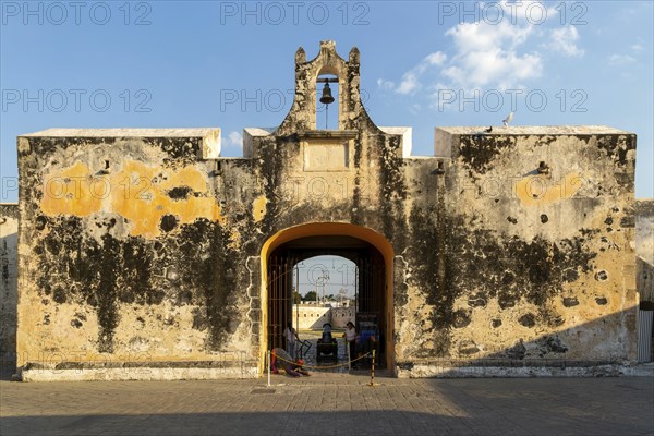 Puerta de Tierra gateway entrance, Fortifications Spanish military architecture of city walls, Campeche city, Campeche State, Mexico, Central America