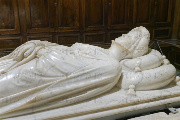 Detail, Tomb of Ilaria del Caretto, Monumento funebre a Ilaria del Carretto, sculptor Jacopo della Quercia, c. 1406, Gothic, Sacristy, Sagrestia, Cathedral, Cattedrale di San Martino also Duomo di Lucca, Lucca, Tuscany, Italy, Europe