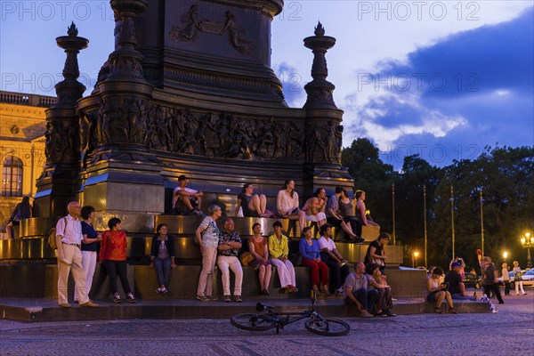 Richard Strauss Gala, broadcast from the Semperoper onto the Theaterplatz