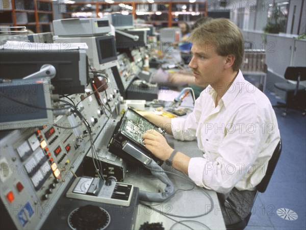 DEU, Deutschland: Die historischen Dias aus den Zeiten 80-90er Ereignisse und Personen aus Politik, Kultur, Arbeitsleben, Medizin u.a. Paderborn. FA. Nixdorf. Workplaces 80s