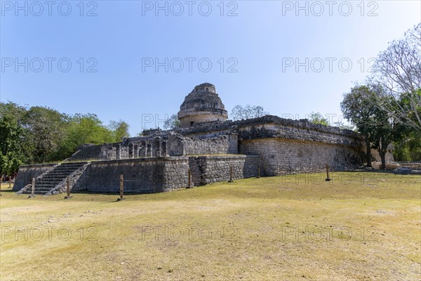 Observatory building, El Caracol, Chichen Itza, Mayan ruins, Yucatan, Mexico, Central America