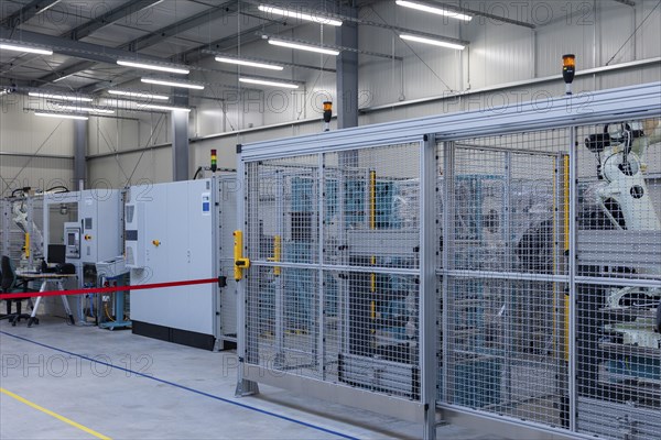 After only four months of construction, the high-tech start-up herone is moving into a new production hall at 24 7 Nordpark Dresden, pushing ahead with the series production of its customised thermoplastic fibre composite profiles for use in aerospace projects