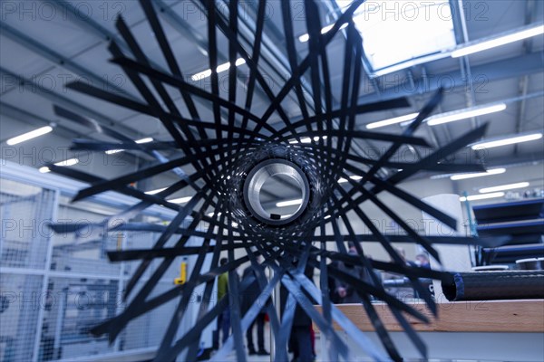 After only four months of construction, the high-tech start-up herone is moving into a new production hall at 24 7 Nordpark Dresden, pushing ahead with the series production of its customised thermoplastic fibre composite profiles for use in aerospace projects