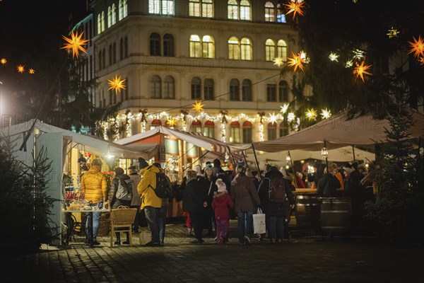 Historic Christmas Market on Dresden's Neumarkt in front of the Church of Our Lady (Church of Our Lady)