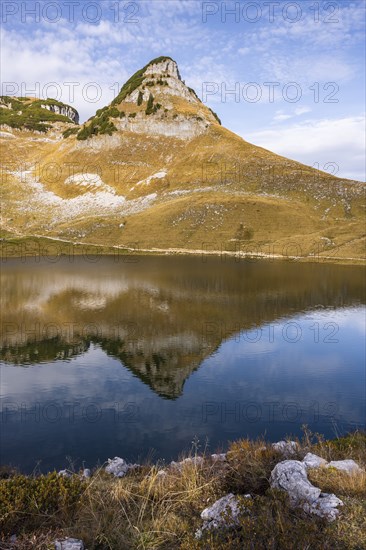 Lake Augstsee and the Atterkogel mountain on the Loser. Autumn, good weather, blue sky. Reflection. Altaussee, Bad Aussee, Ausseer Land, Totes Gebirge, Styria, Upper Austria, Austria, Europe