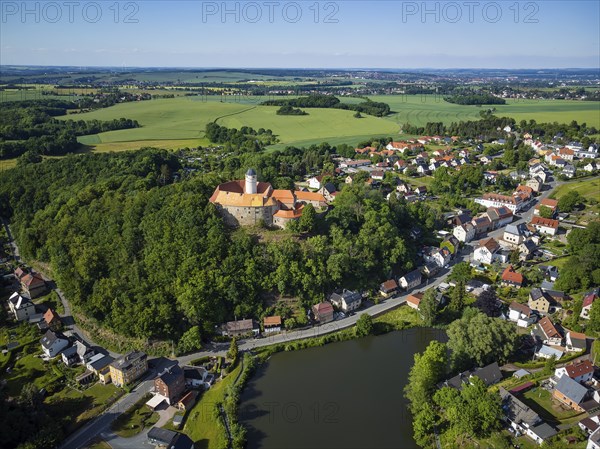 Schönfels Castle with the newly renovated keep (castle tower) . Schönfels Castle is a typical hilltop castle at 393 m above sea level in the Schönfels district of the municipality of Lichtentanne in the Saxon district of Zwickau. It was built on a spur of diabase rock in the 12th century as the centre of a medieval colonisation and feudal seat