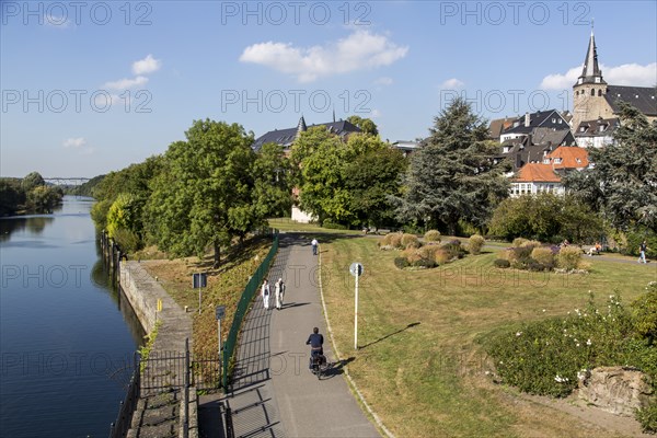 Ruhr Valley cycle path, Ruhr, cycle and pedestrian path, old town centre of Essen Kettwig, Essen, North Rhine-Westphalia, Germany, Europe