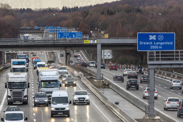 Motorway A3 between Opladen and Leverkusen, rainy weather, autumn, heavy traffic
