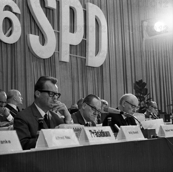 The SPD party conference of 1-5-6. 1966 in the Dortmund Westfalenhalle. Willy Brandt, Herbert Wehner, Fitz Erler from left to right, Germany, Europe
